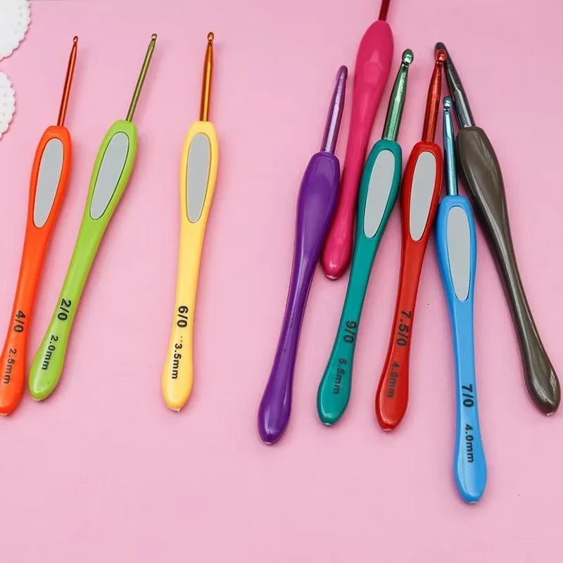 1. Soft Grip Crochet Hook Kit  - Knob Aluminum ulasan dan harga
