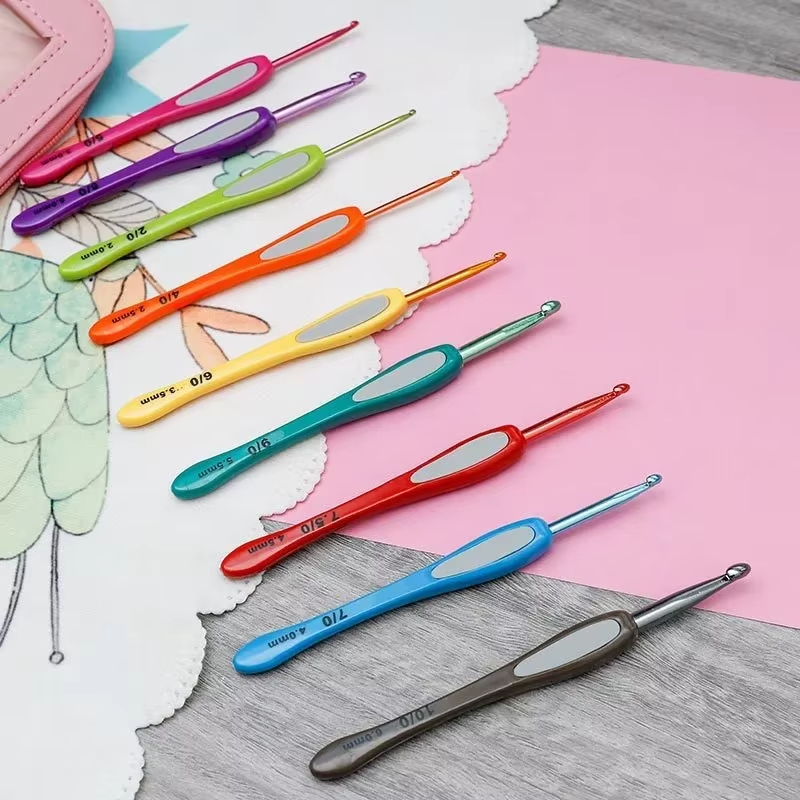 1. Soft Grip Crochet Hook Kit  - Knob Aluminum ulasan dan harga